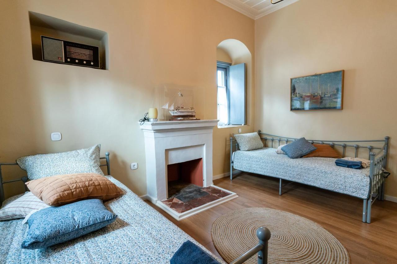 Englezena'S Guesthouse Леонідіон Екстер'єр фото